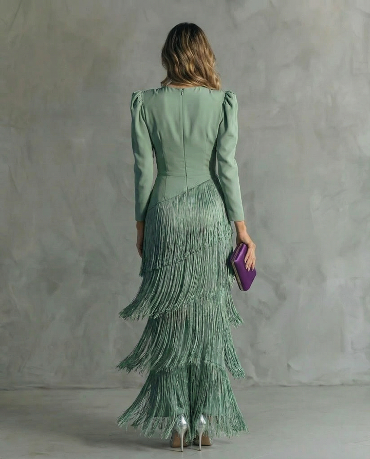 Clara – Robe élégante à manches frangées